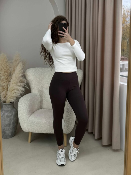 STREÇE TË THJESHTA ME SHKRIM ALO PËR FEMRA NË NGJYRË KAFE TË ERRËT - KLAUDIO FASHION