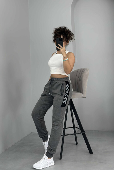 ARROW DESIGN ZIPPER POCKETS WOMEN JOGGERS GREY/GRI - 3