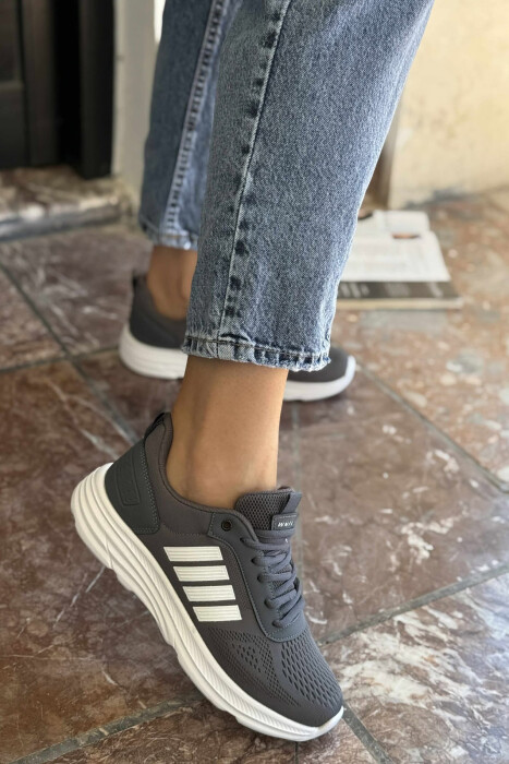 ATLETE ME PLATFORME TE THJESHTE PER FEMRA NE NGJYRE TE BARDHE + GRI TE ERRET - 2