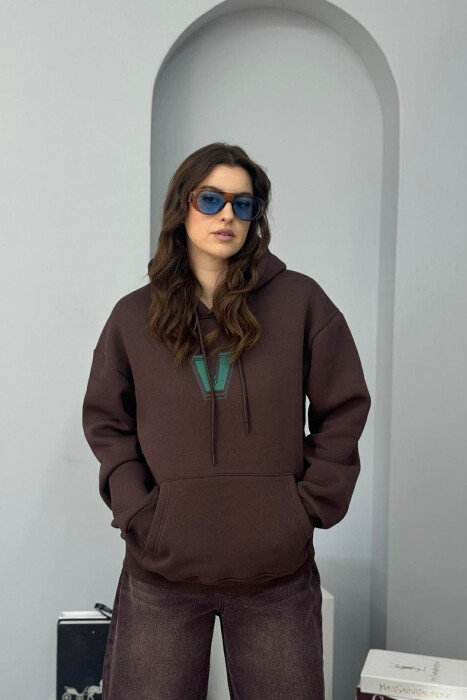 HOODIE ME PUSH ME SHKRIME NE PJESEN E PASME PER FEMRA NE NGJYRE KAFE TE ERRET 