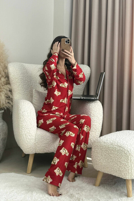 PIZHAMA ME DIZAJN ME ARUSH KEMISHE+PANTALLONA PËR FEMRA NË NGJYRË TË KUQE - KLAUDIO FASHION