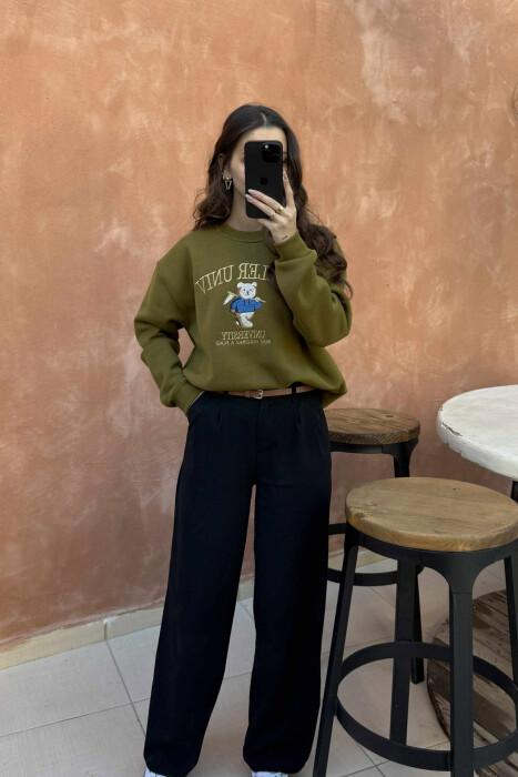 BEAR IMAGE WRITTINGS WOMEN SWEATSHIRT OLIVE/ULLI 