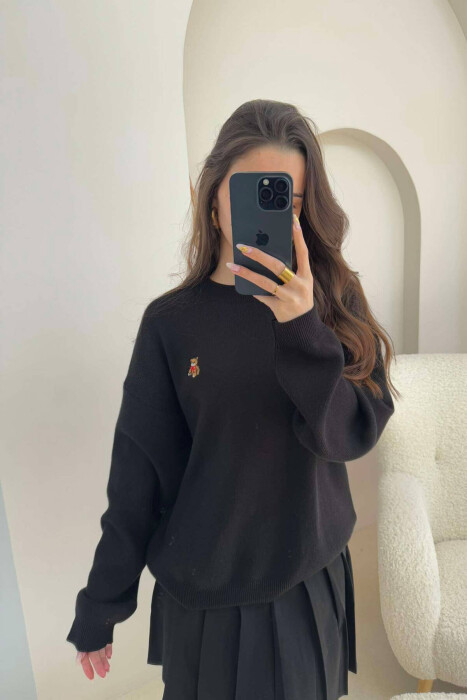 BEAR LOGO SIMPLE WOMEN SWEATER IN BLACK COLOR 