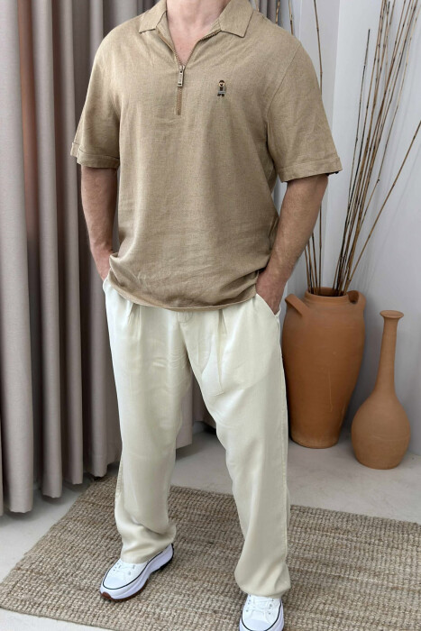 T-SHIRT ME LOGON E ARUSHIT PËR MESHKUJ NË NGJYRËN BEZHË 