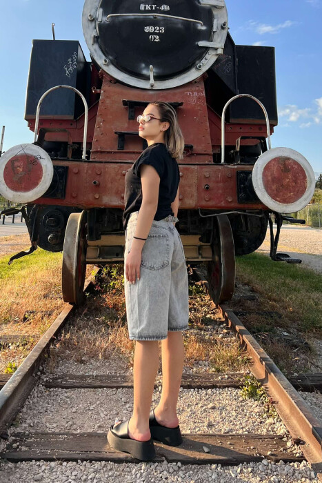 BELT DETAIL KNEE LENGTH WOMEN SHORTS LIGHT GREY/GZ - 3
