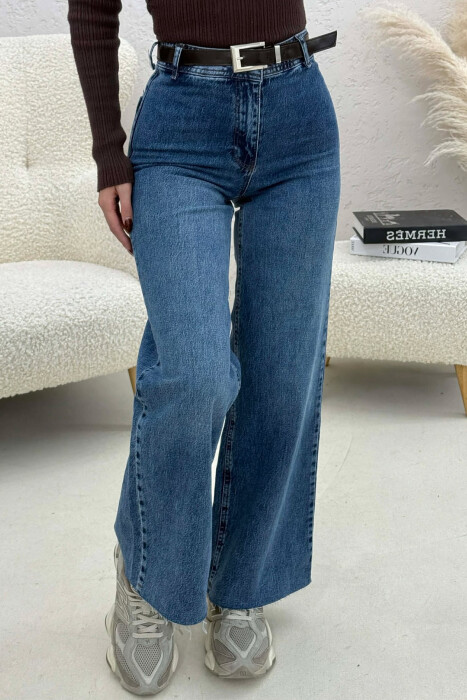 XHINSE TE THJESHTA ME DETAJIN E RRIPIT PER FEMRA NE NGJYRE BLU 