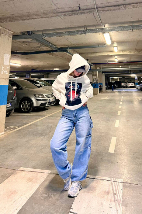 BELT DETAILS BAGGY WOMEN JEANS IN LIGHT BLUE COLOR 