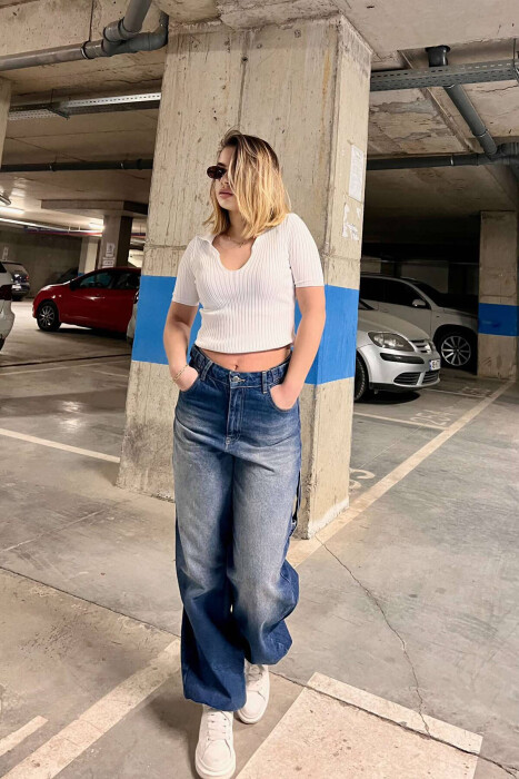 BELT DETAIL BAGGY WOMEN JEANS IN BLUE COLOR 