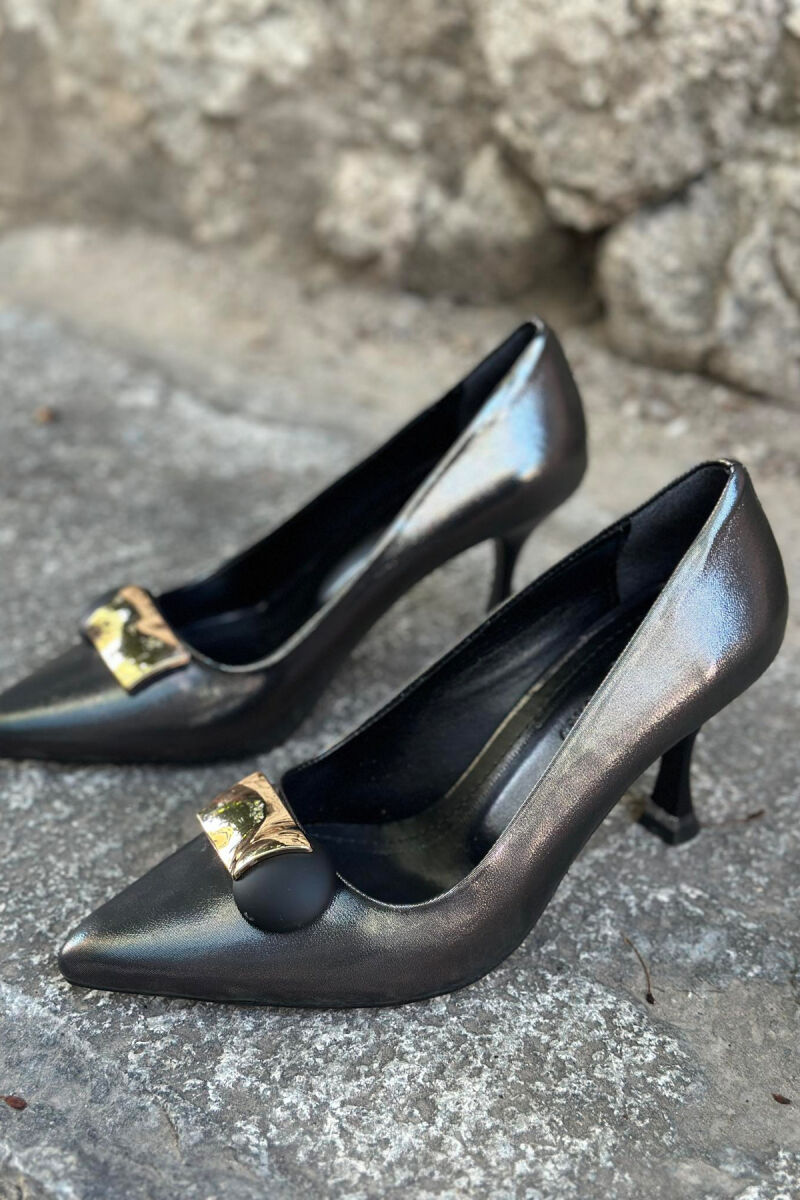 BLACK WOMAN HEELS WITH GOLD DETAILS OLIVE/ULLI - 2