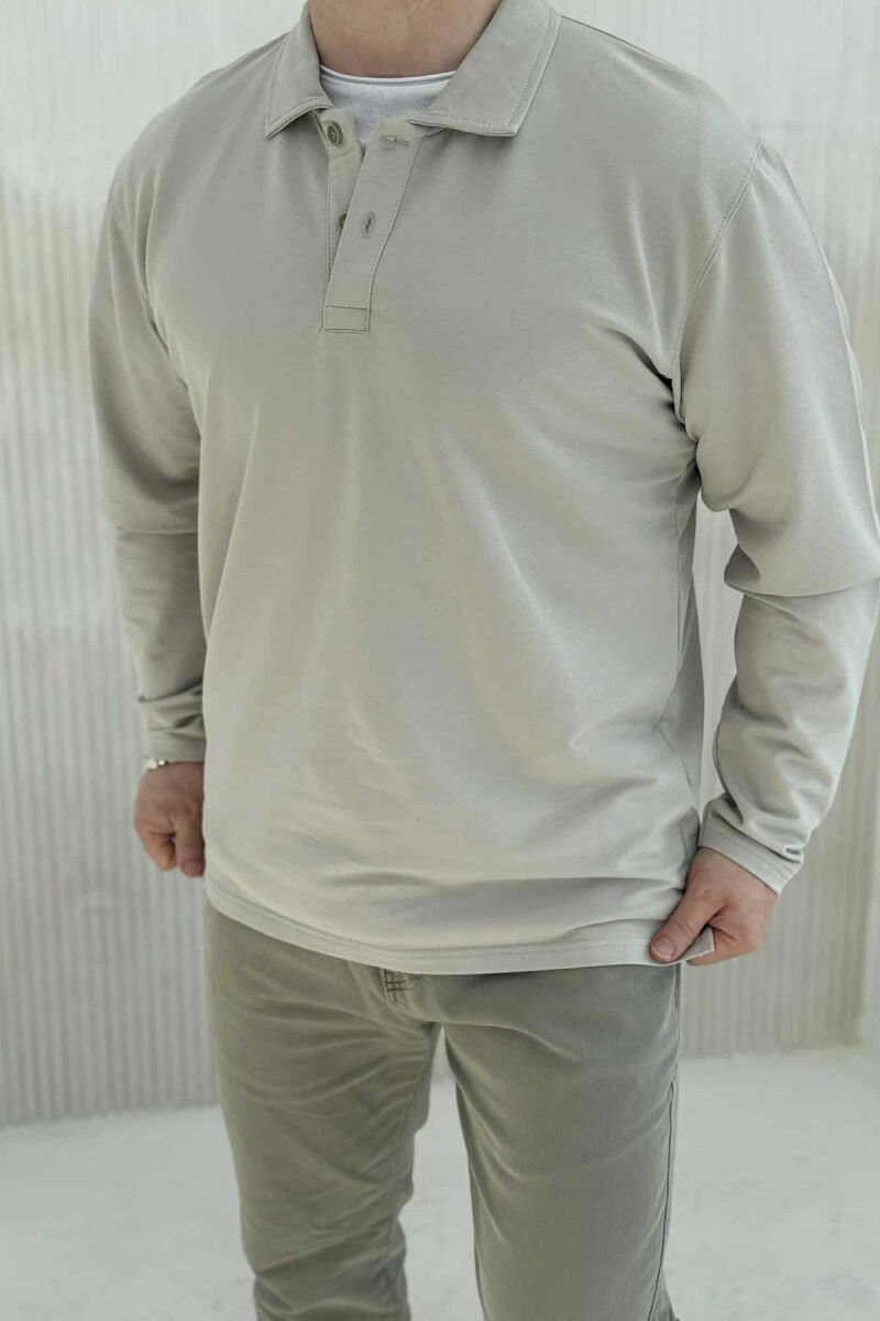 BLUZË E THJESHTË ME JAKË POLO PËR MESHKUJ NË NGJYRËN GRI E ZBARDHUR - 2
