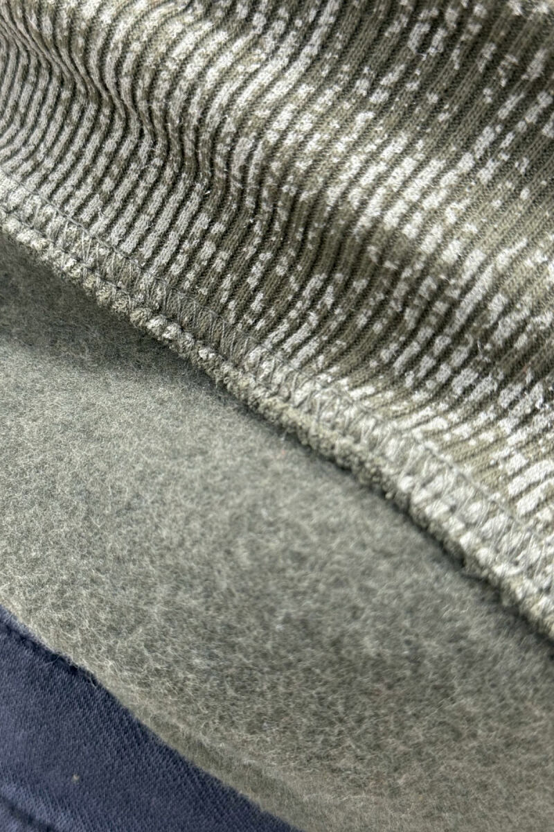 BLUZË E THJESHTË ME PUSH DHE ME JAKË TË RRUMBULLAKËT PËR MESHKUJ NË NGJYRËN JESHILE - 4