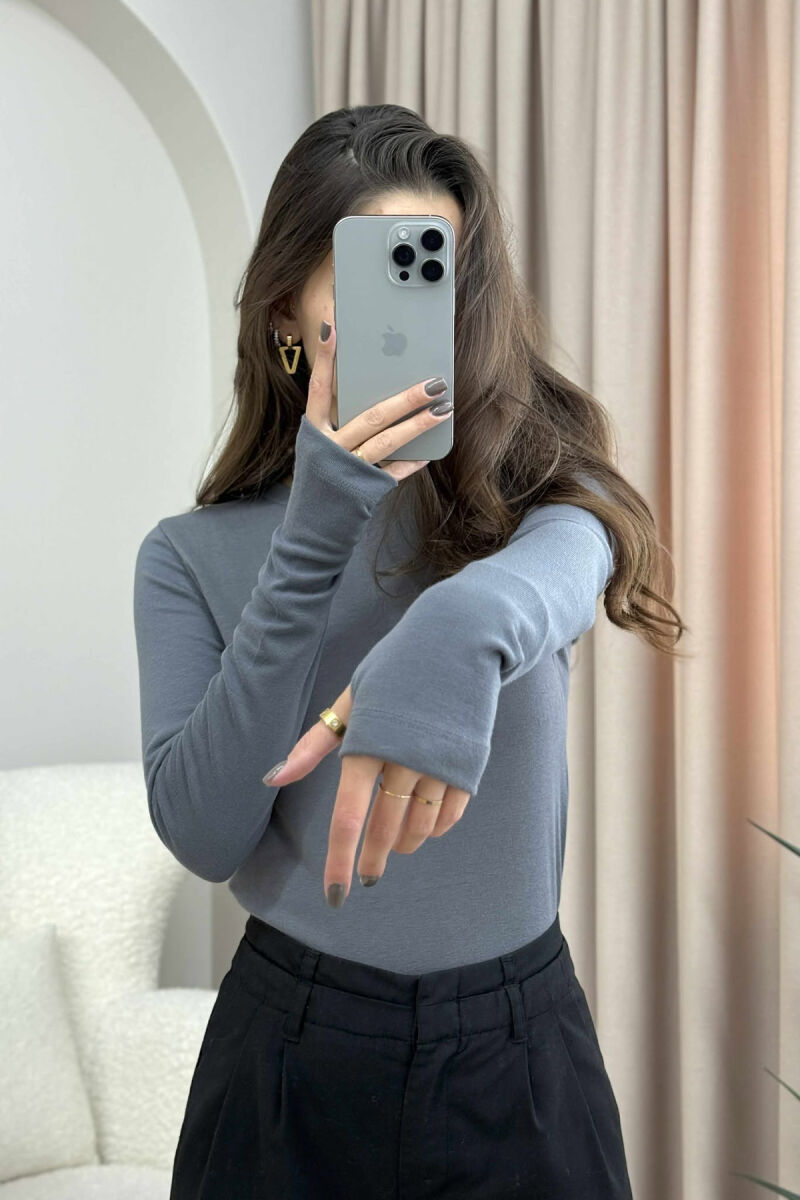 BLUZË E THJESHTË NJË NGJYRËSHE ME JAKË TË RRUMBULLAKËT PËR FEMRA NË NGJYRË GRI TË ERRËT - 2