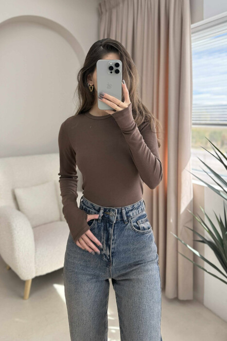 BLUZË E THJESHTË NJË NGJYRËSHE ME JAKË TË RRUMBULLAKËT PËR FEMRA NË NGJYRË KAFE - 3