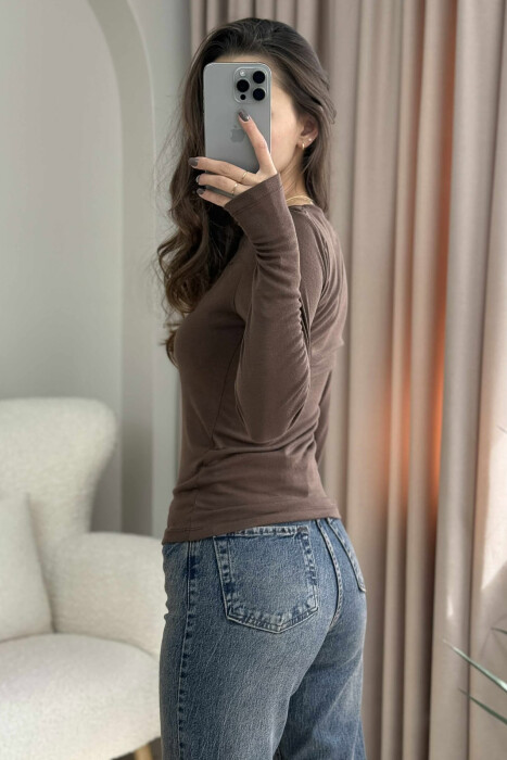 BLUZË E THJESHTË NJË NGJYRËSHE ME JAKË TË RRUMBULLAKËT PËR FEMRA NË NGJYRË KAFE - 5