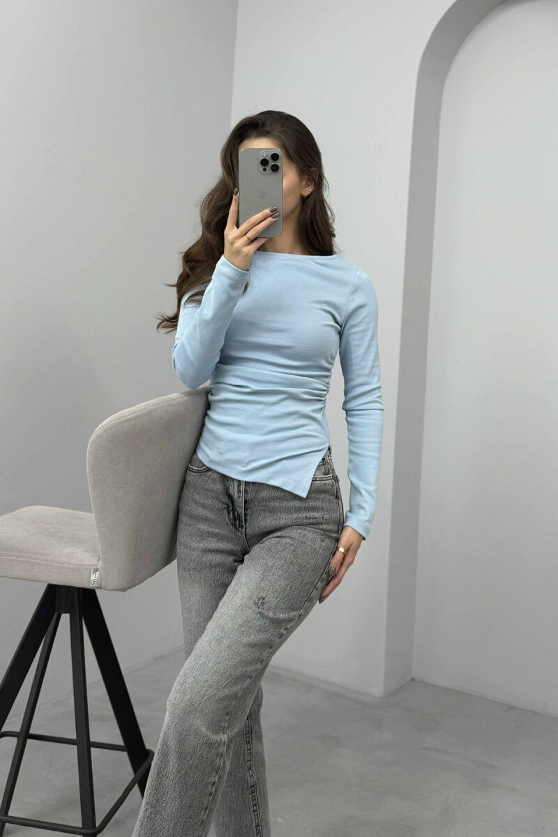 BLUZË E THJESHTË NJË NGJYRËSHE PËR FEMRA NË NGJYRË BLU TË ZBARDHUR - 1