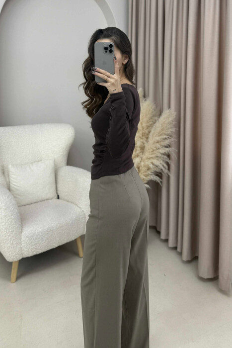 BLUZË E THJESHTË NJË NGJYRËSHE PËR FEMRA NË NGJYRË KAFE TË ERRËT - 4