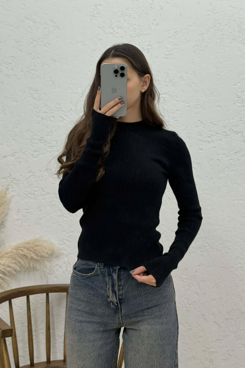 BLUZË E THJESHTË NJË NGJYRËSHE PËR FEMRA NË NGJYRË TË ZEZË - 8