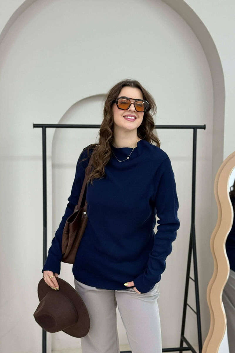 BLUZË E THJESHTË NJËNGJYRESHE PËR FEMRA NË NGJYRËN BLU TË ERRËT - 3