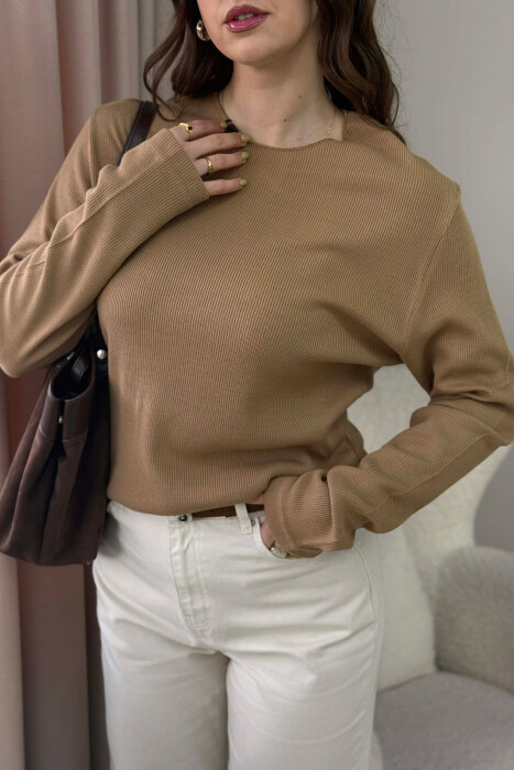 BLUZË E THJESHTË NJËNGJYRESHE PËR FEMRA NË NGJYRËN KAFE - 5