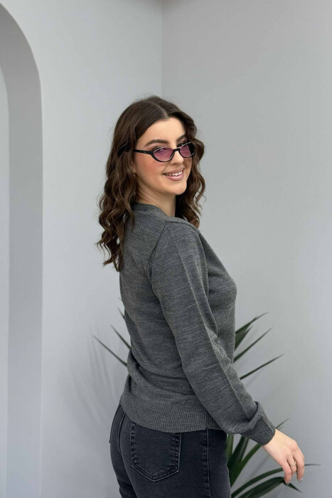 BLUZË E THJESHTË PËR FEMRA NË NGJYRËN GRI - 4