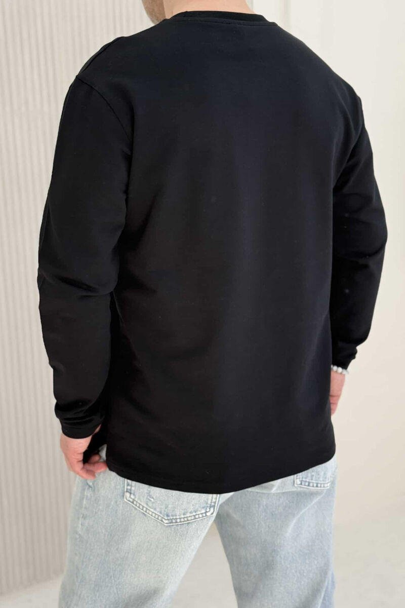 BLUZË E THJESHTË PËR MESHKUJ NË NGJYRËN E ZEZË - 2