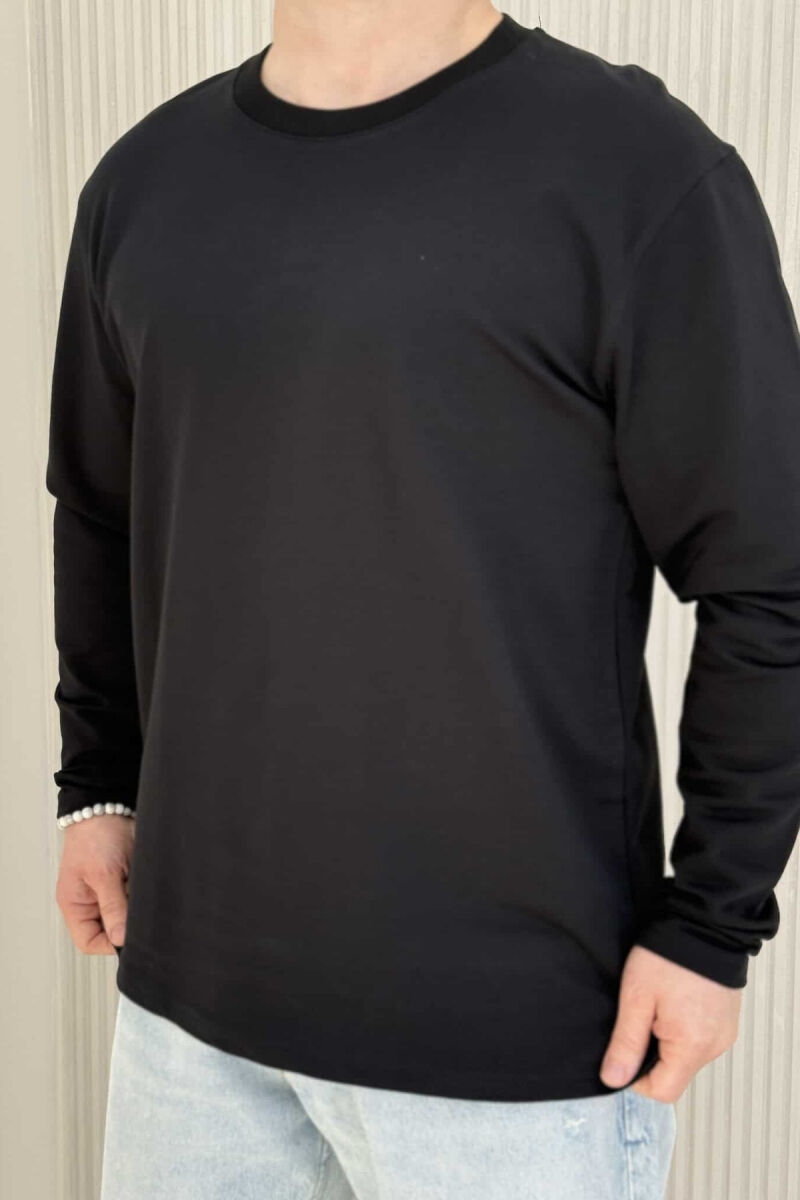 BLUZË E THJESHTË PËR MESHKUJ NË NGJYRËN E ZEZË - 3