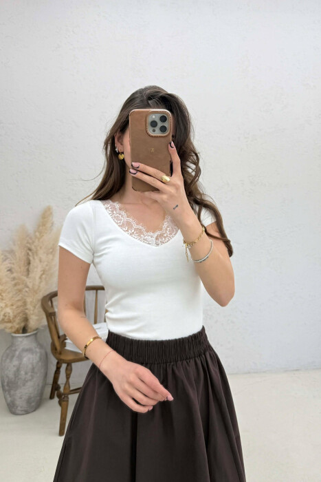 BLUZE ME DETAJ DANTELLE PER FEMRA NE NGJYRE TE BARDHE 