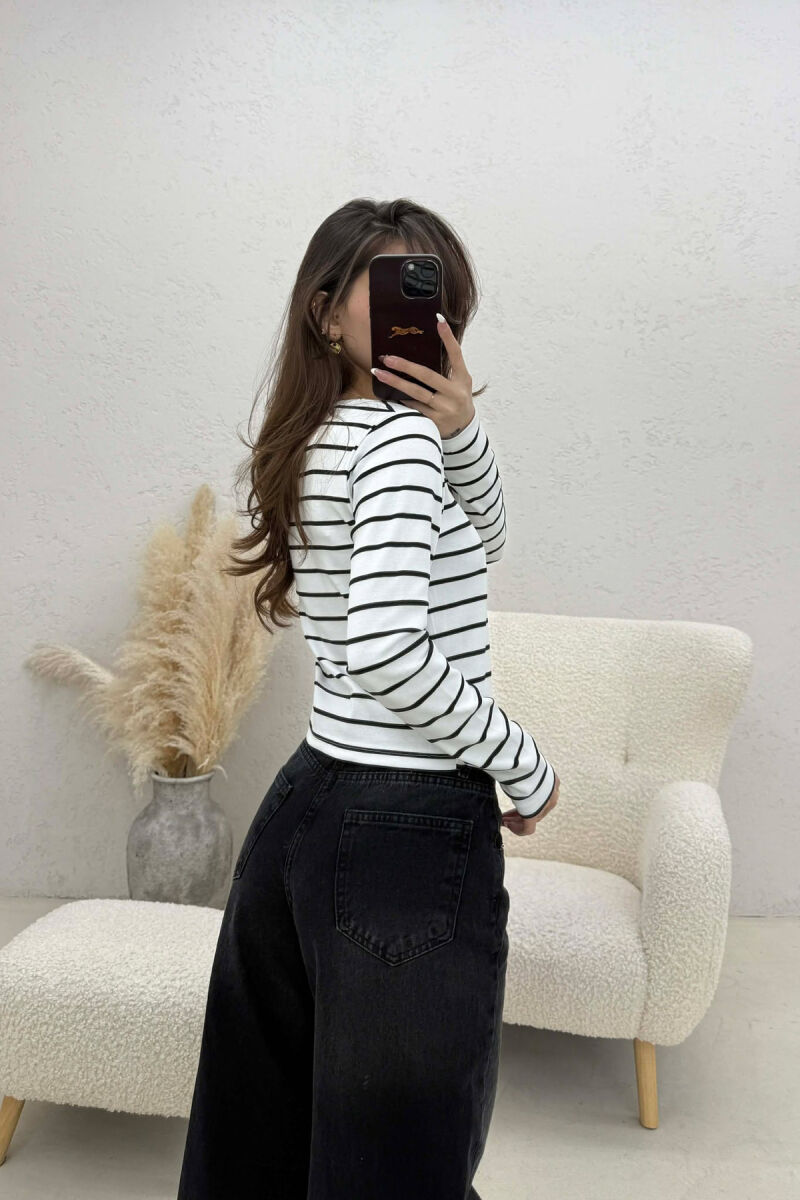 BLUZE ME DIZAJN VIJASH PER FEMRA NE NGJYRE TE BARDHE ME TE ZEZE - 4