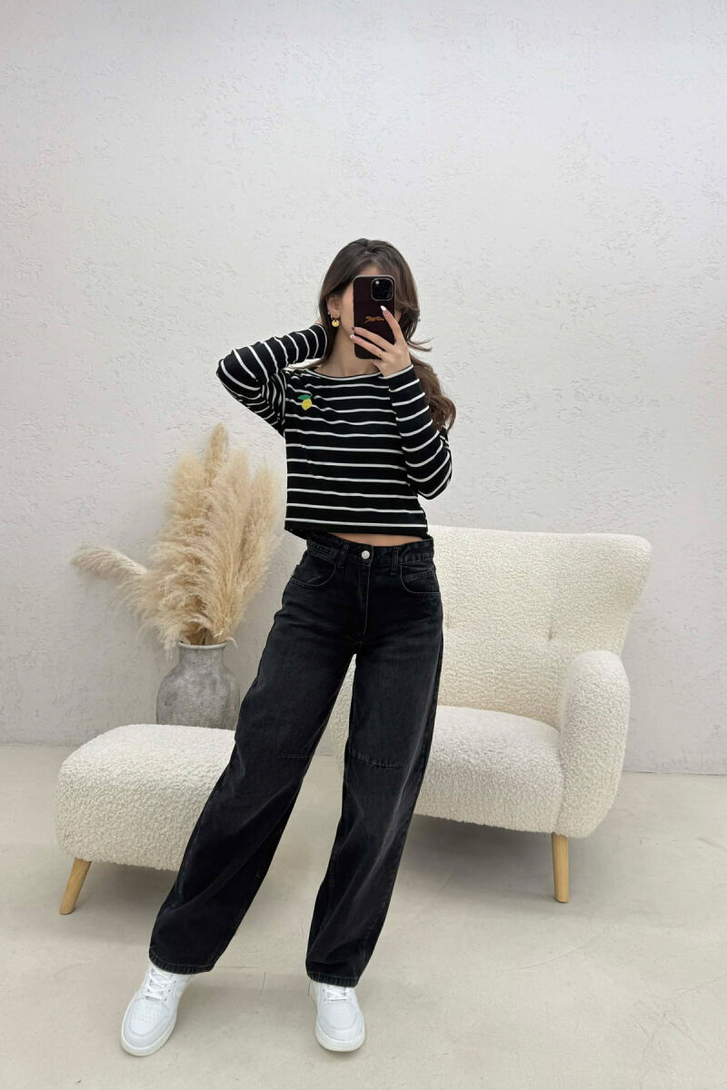 BLUZE ME DIZAJN VIJASH PER FEMRA NE NGJYRE TE ZEZE ME TE BARDHE - 2