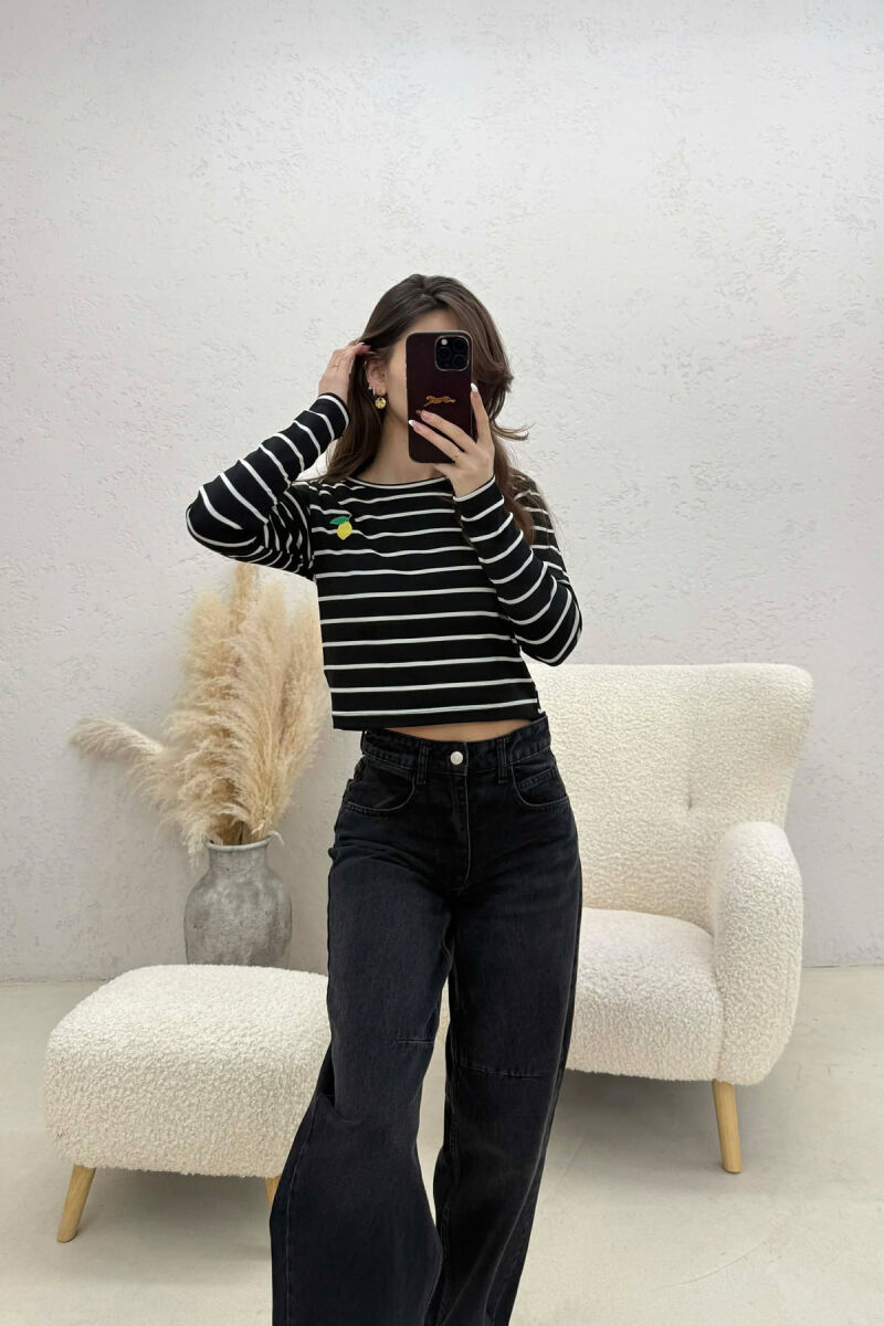 BLUZE ME DIZAJN VIJASH PER FEMRA NE NGJYRE TE ZEZE ME TE BARDHE - 3