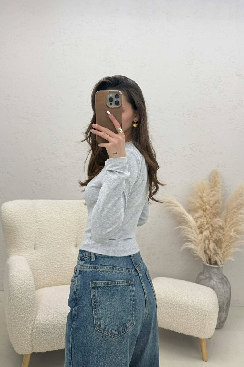 BLUZE ME JAKE TE RRUMBULLAKET PER FEMRA NE NGJYRE GRI TE ZBARDHUR - 2