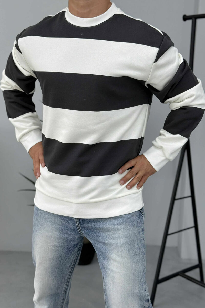 BLUZË ME JAKË TË RRUMBULLAKËT DHE ME DIZAJN VIJASH PËR MESHKUJ NË NGJYRË GRI TË ERRËT - 5