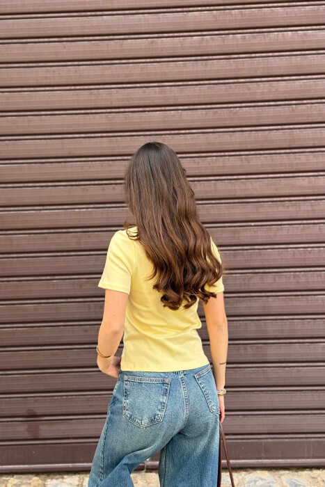 BLUZE ME MENGE TE SHKURTA PER FEMRA NE NGJYRE TE VERDHE - 2