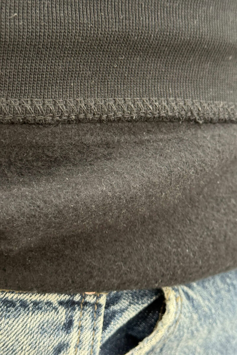 BLUZË ME PUSH DHE JAKË TË RRUMBULLAKËT PËR MESHKUJ NË NGJYRËN E ZEZË - 4