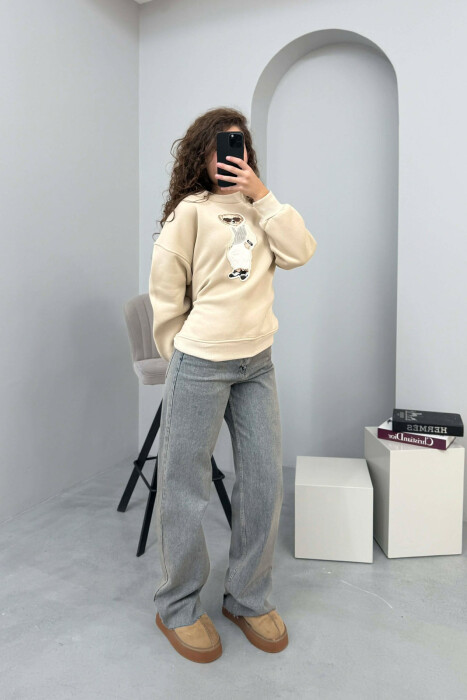 BLUZË ME PUSH DHE ME IMAZHIN E ARUSHIT NË PJESËN PARA PËR FEMRA NË NGJYRË BEZHË - 7