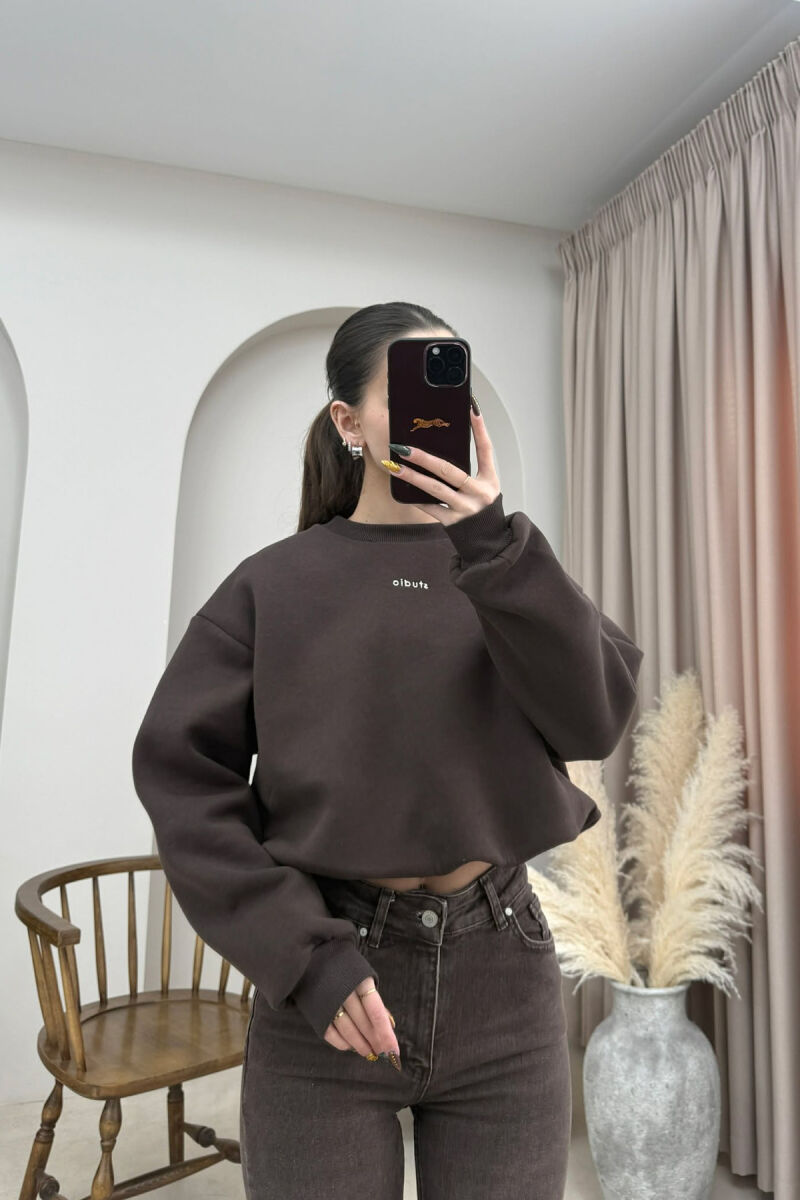 BLUZE ME SHKRIM STUDIO DHE BEL ELASTIK PER FEMRA NE NGJYRE KAFE TE ERRET - 2