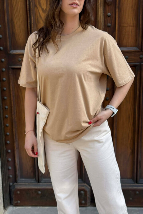 T-SHIRT NJE NGJYRESH PER FEMRA NE NGJYRE BEZHE+ 6 PALE ÇORAPE DHURATE - 4