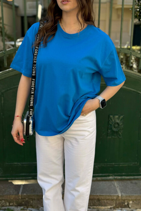 T-SHIRT NJE NGJYRESH PER FEMRA NE NGJYRE BLU+ 6 PALE ÇORAPE DHURATE - 3