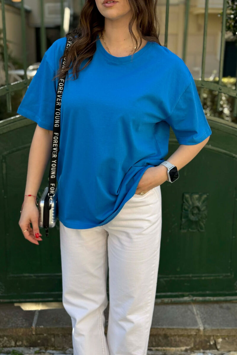 T-SHIRT NJE NGJYRESH PER FEMRA NE NGJYRE BLU+ 6 PALE ÇORAPE DHURATE - 3