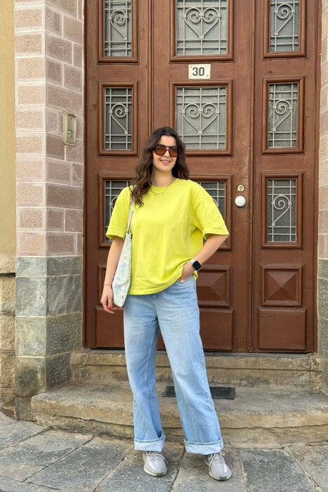 T-SHIRT NJE NGJYRESH PER FEMRA NE NGJYRE NEON + 6 PALE ÇORAPE DHURATE - 1