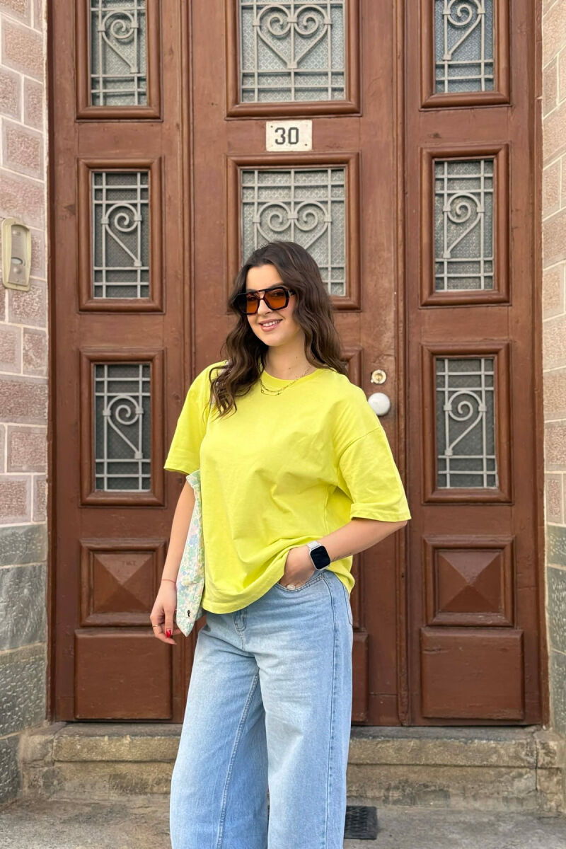 T-SHIRT NJE NGJYRESH PER FEMRA NE NGJYRE NEON + 6 PALE ÇORAPE DHURATE - 3