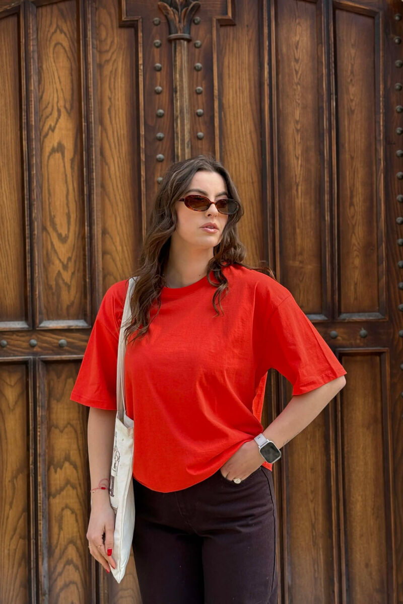 T-SHIRT NJE NGJYRESH PER FEMRA NE NGJYRE PORTOKALLI TE ERRET+ 6 PALE ÇORAPE DHURATE - 3