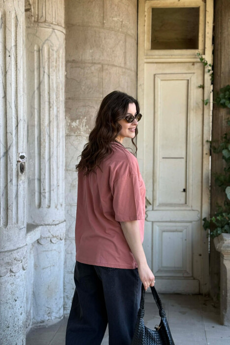 T-SHIRT NJE NGJYRESH PER FEMRA NE NGJYRE UTHULL+ 6 PALE ÇORAPE DHURATE - 2