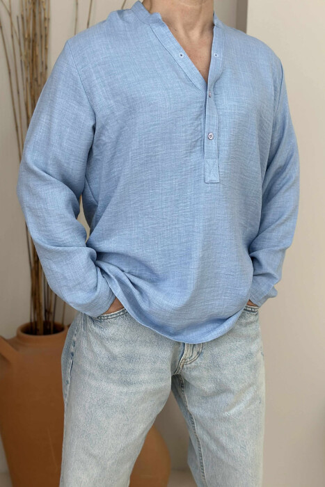 BLUZË NJË NGJYRËSHE E THJESHTË PËR MESHKUJ NË NGJYRËN BLU E ZBARDHUR - 2