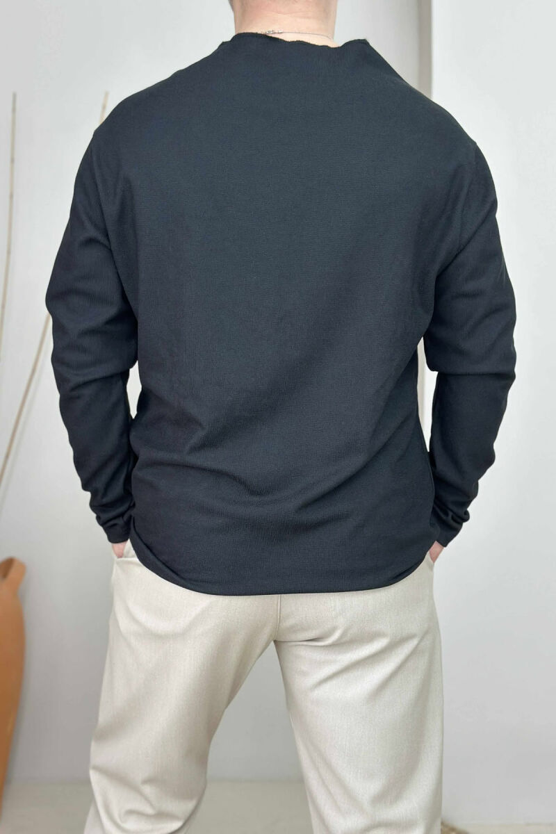 BLUZË NJË NGJYRËSHE E THJESHTË PËR MESHKUJ NË NGJYRËN E ZEZË - 3