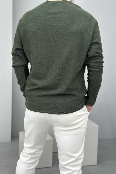 BLUZË NJË NGJYRËSHE E THJESHTË PËR MESHKUJ NË NGJYRËN JESHILE E ERRËT - 3