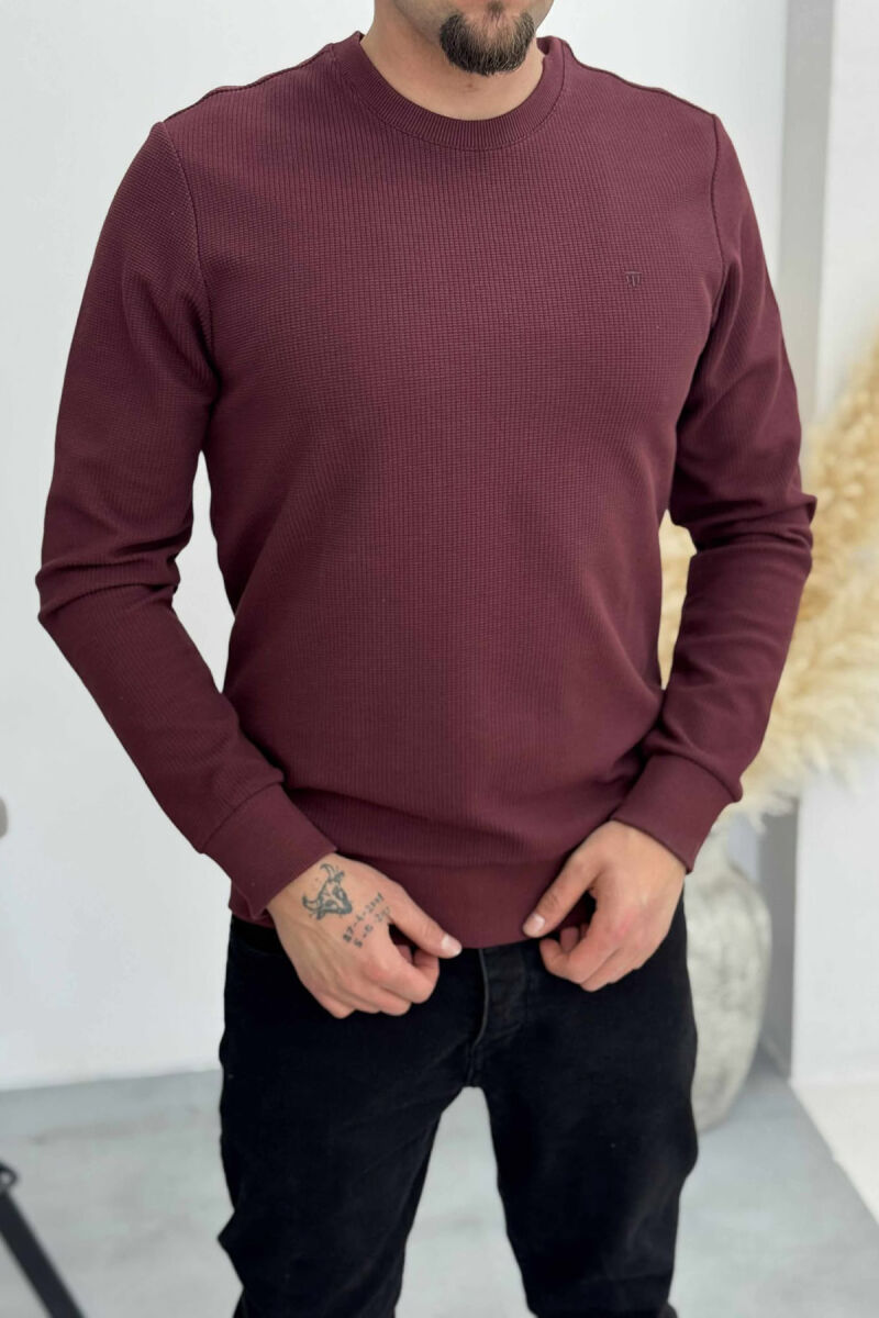 BLUZË NJË NGJYRËSHE ME JAKË TË RRUMBULLAKËT PËR MESHKUJ NË NGJYRËN VISHNJË - 2