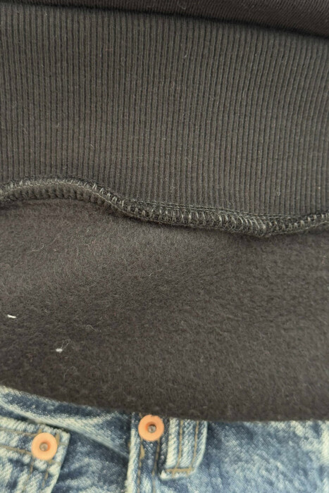 BLUZË NJË NGJYRËSHE ME PUSH DHE JAKË TË RRUMBULLAKËT PËR MESHKUJ NË NGJYRË TË ZEZË - 3