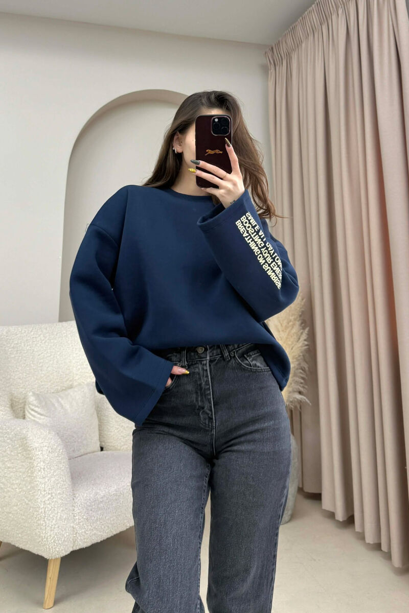 BLUZE NJE NGJYRESHE ME PUSH DHE ME SHKRIME NE PJESEN E PASME PER FEMRA NE NGJYRE BLU TE ERRET - 2