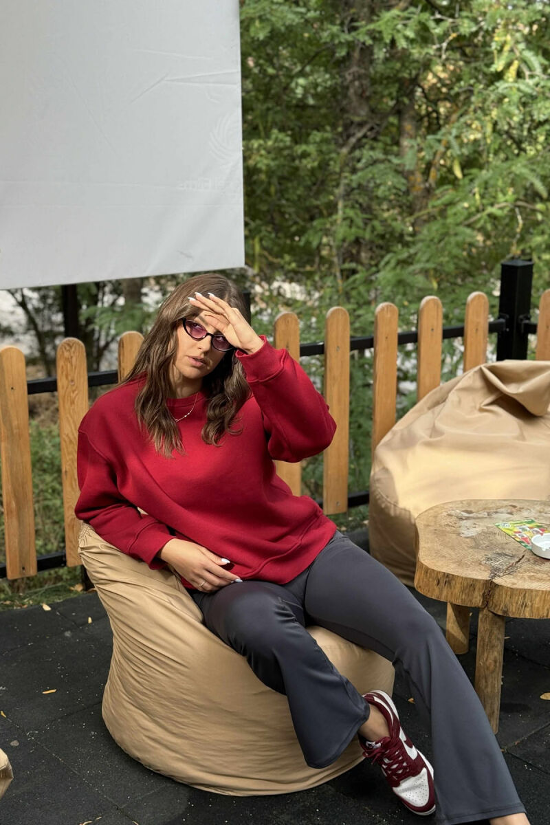 BLUZË NJËNGJYRËSHE E THJESHTË ME PUSH PËR FEMRA NË NGJYRËN VISHNJË - 2